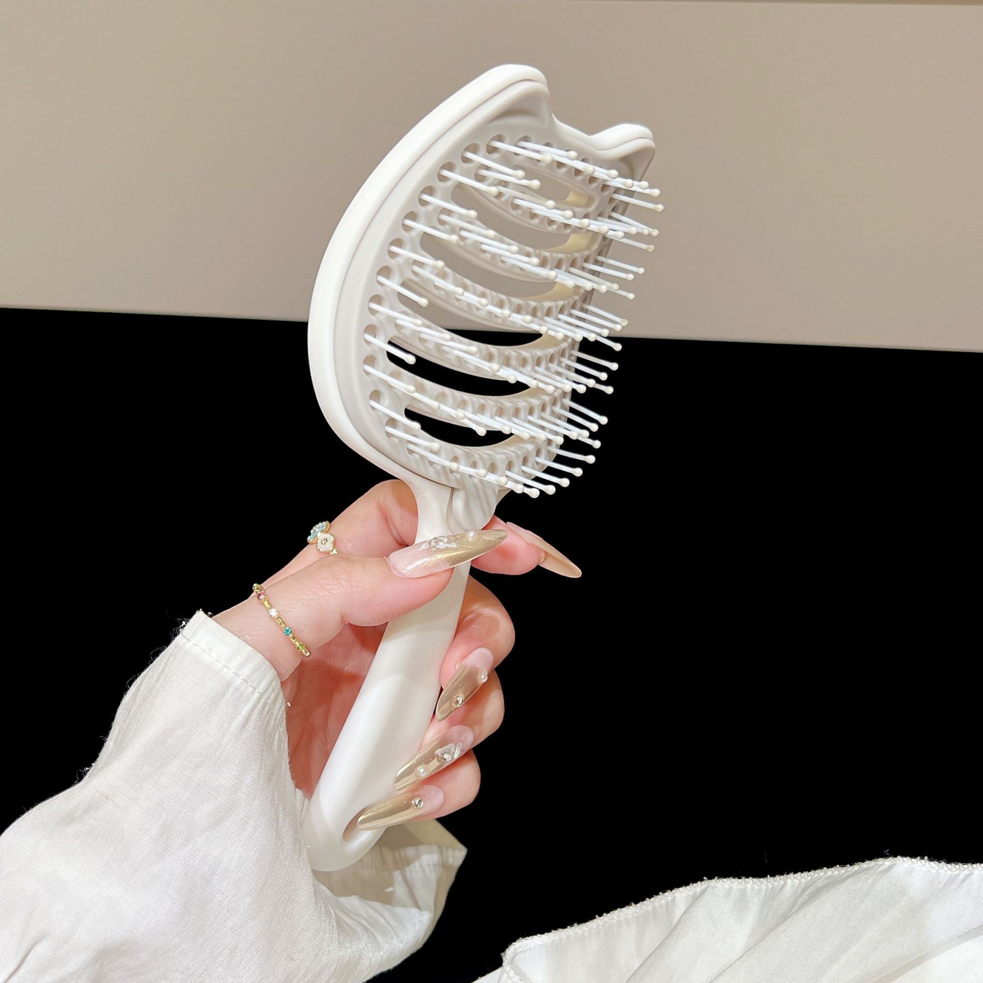 

1pc Fluffy Hairdressing Comb,Hair Brush for Scalp Massage and Hair Care,Detangling Brush for Curly and Straight Hair,Hair Brush