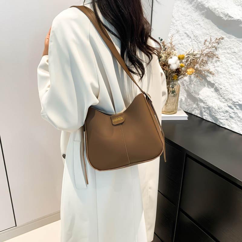 Trend and Beautiful Fashion Solid Color Korean Version of Simple Messenger Casual Large Capacity Foreign Style 2025 New Shoulder Crescent Bag