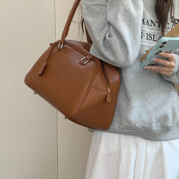 Korean Niche Bowling Bag Women's 2025 New Trendy Retro Armpit Bag Large Capacity Portable Shoulder Briefcase