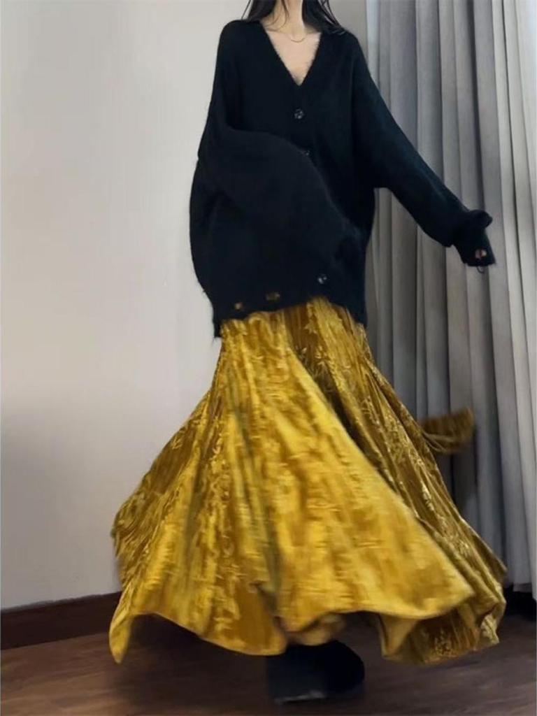 Black Gold-Printed Velvet Retro Chinese Fishtail Skirt for Women - Autumn/Winter Collection