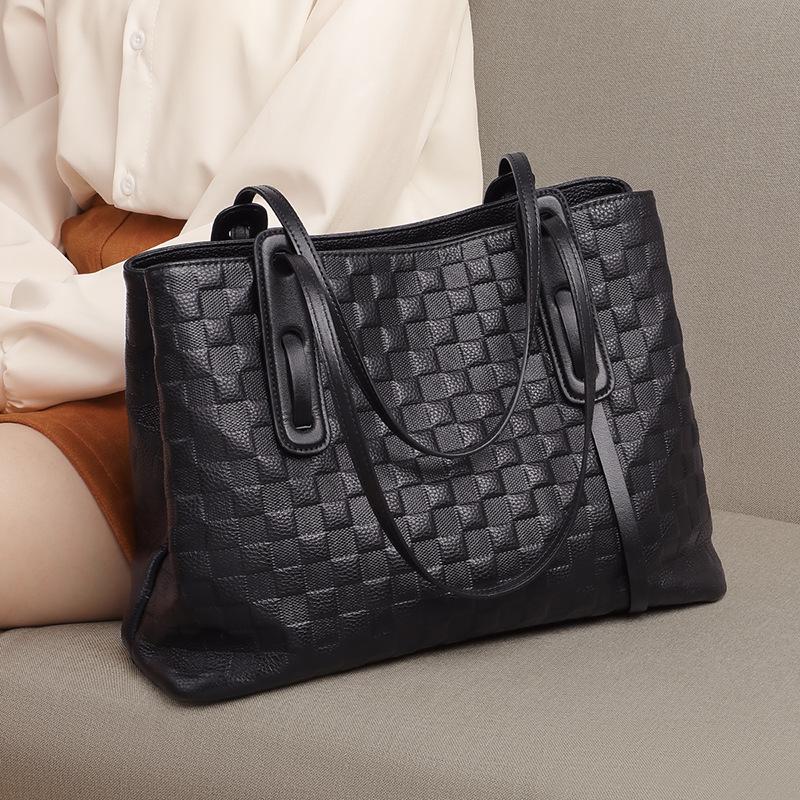 2026 Women s Versatile Genuine Leather Tote: Large-Capacity, Single-Shoulder Handheld Bag Black (Viney)
