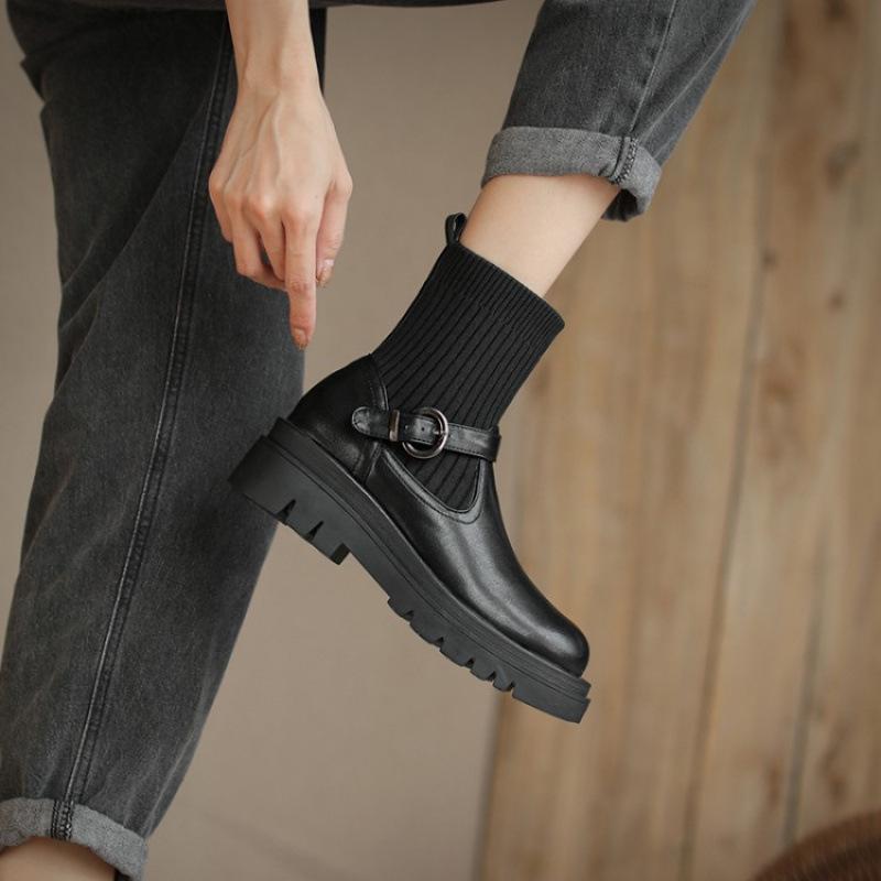 

Осенне-зимние женские полусапоги на толстой подошве, нескользящие, на низком каблуке, большого размера, с круглым носком, удобные, с голенищем-чулком, кожаные, корейская версия 39 чёрный