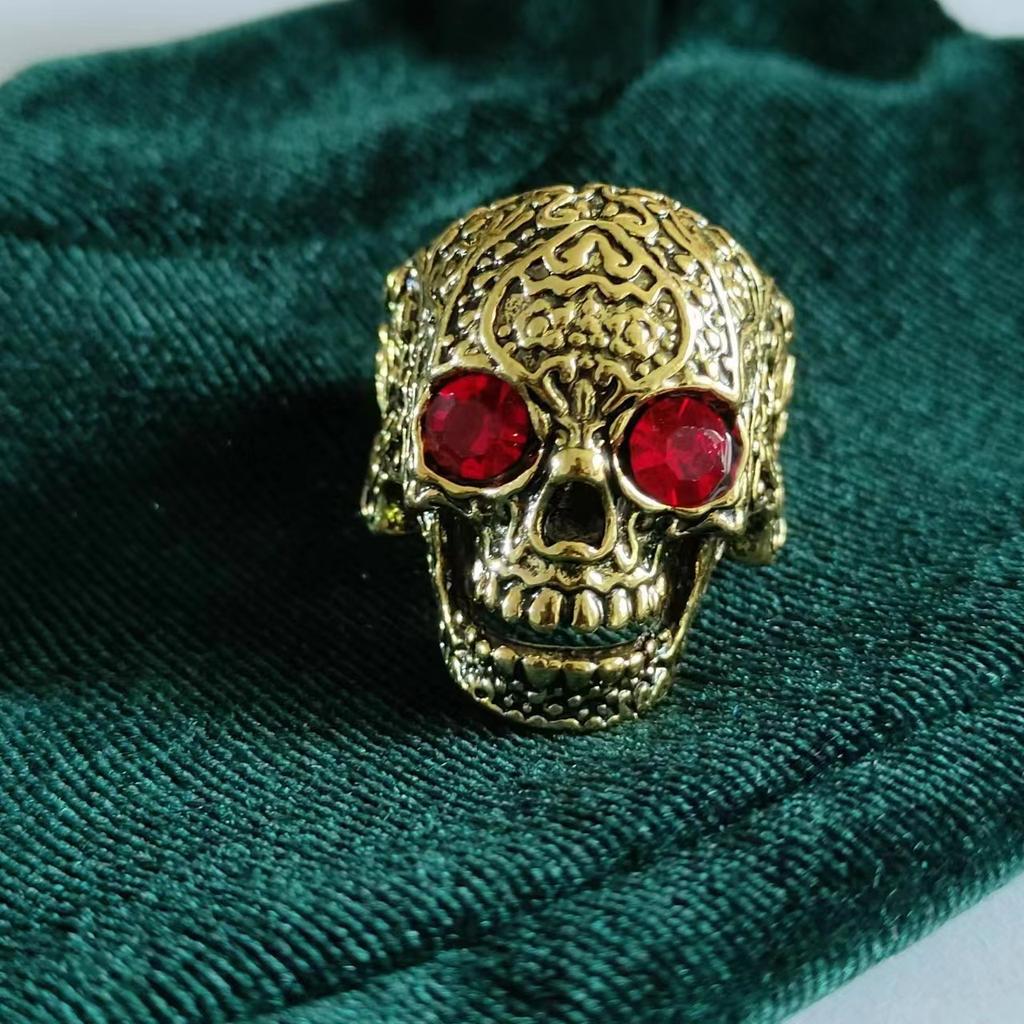 Men's Fashion Skull Ring Retro Red Inlaid Ghost Head Ring