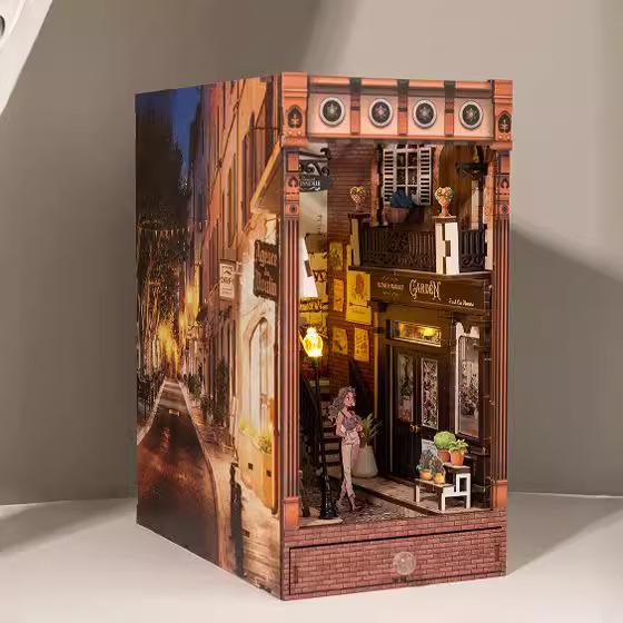 Handcrafted 3D European Cabin Bookend Model: Creative Miniature Scene Birthday Gift
