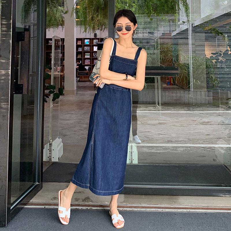 Damen Denim Latzrock in lockerer Passform - Lässiges französisches Streetstyle Trägerkleid mit Seitenschlitz.