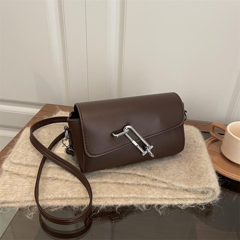 Borsa Piccola Quadrata, Elegante e Semplice nel Design, con Una Singola Tracolla per il Trasporto.
