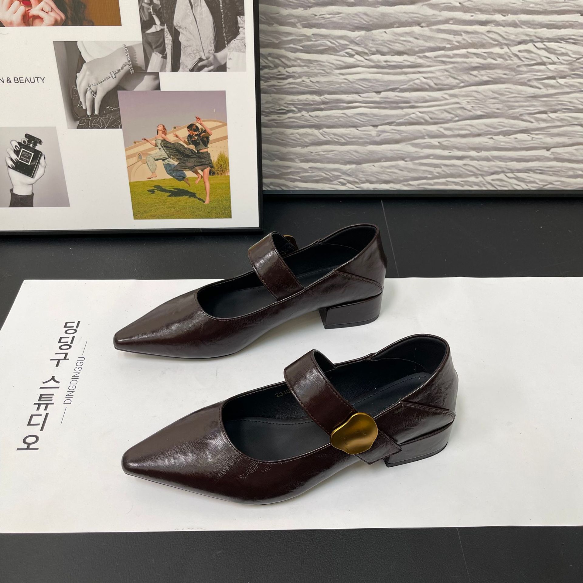 

Французские толстые каблуки-липучки легкие тонкие туфли женские остроносые универсальные туфли Мэри Джейн в иностранном стиле маленькие кожаные туфли 39 тёмно-рыжий