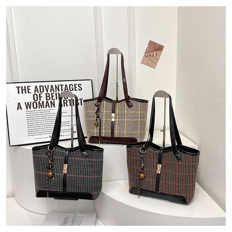 Wollige Mode-Tragetasche: Schulterhandtasche mit großem Fassungsvermögen für Herbst/Winter 2024