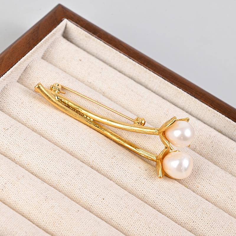 

Tulip Freshwater Pearl Brooch: Elegant, Casual, Light Luxury Style