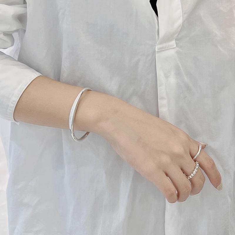Elegant Simple Women Rings Cold Wind Irregular Liquid Flow Line Glossy Ring Female Solid Simple Basic Models Finger Ring