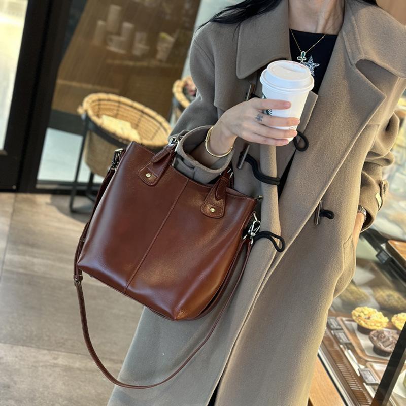 High-end Retro Large Bag, Fashionable Texture Crossbody Bag, Soft Leather Hand-held Women's Bag, Bucket Bag