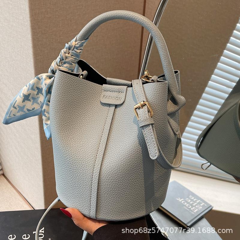 Fashion Handbag 2025 New Summer French Small Fresh Shoulder Messenger Bag Foreign Style Popular Bucket Bag Women's Bag