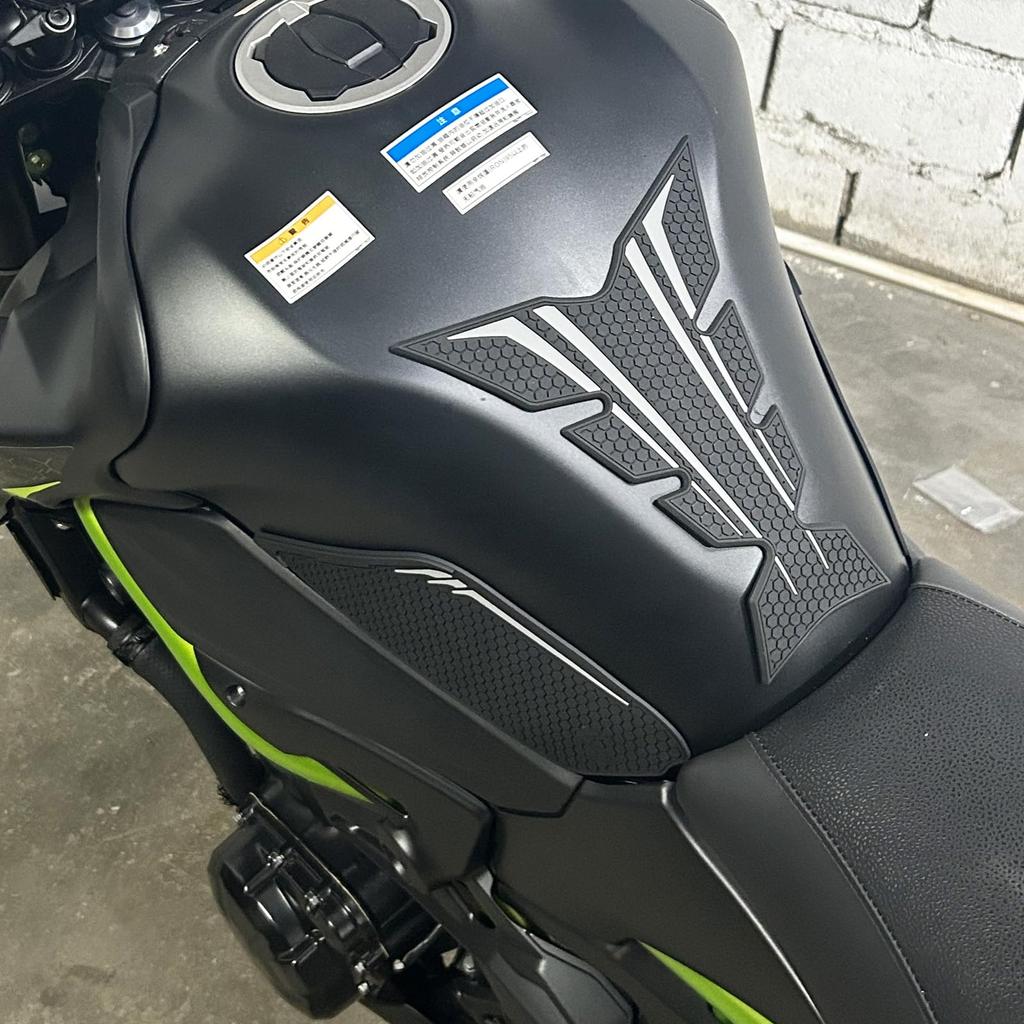 LEDISHUN Traction Pad Tank Kit for Kawasaki Z900 2017-2025 (Gray)