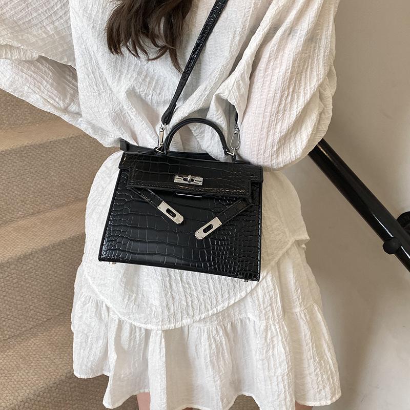 Handbag Women's New Versatile Shoulder Casual Messenger Bag
