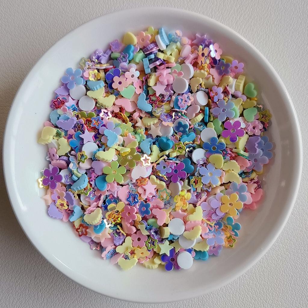 Hot Selling 500g Valentine's Day Hot Clay Slices Lovely Heart Bat Flowers Sequins Polymer Clay Sprinkles for Nail Art Supplier