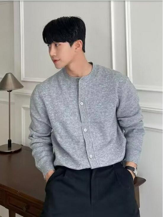 Men's Korean Style Knit Cardigan - Autumn/Winter Casual Loose Sweater, Round Neck, Trendy and Simple.