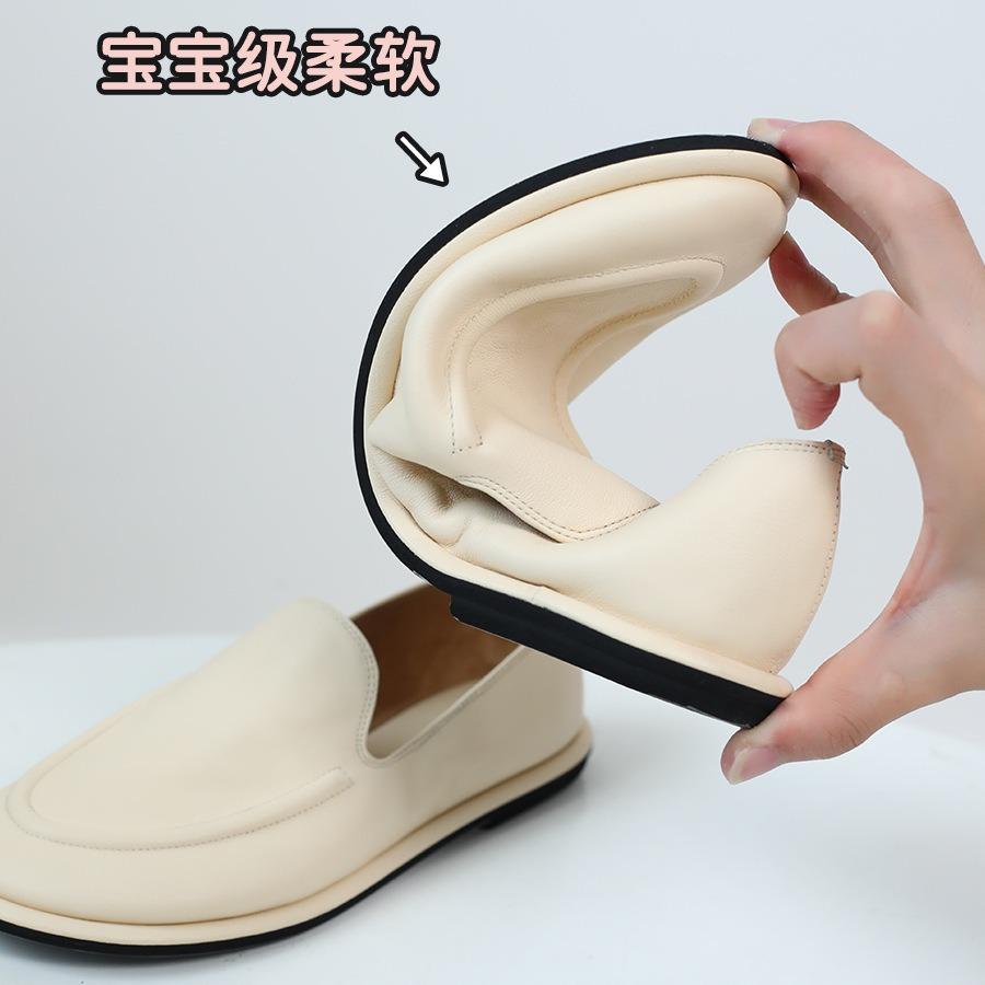 Spot Grape Mother Internet Celebrity with the Same New Summer Cloud Round Head Foot Pedal Soft Waxy Versatile Loafers Women