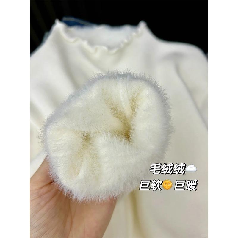 Semi-turtleneck thickened integrated fleece warm sweater women's winter design sense fungus edge inner top knitted bottoming shirt