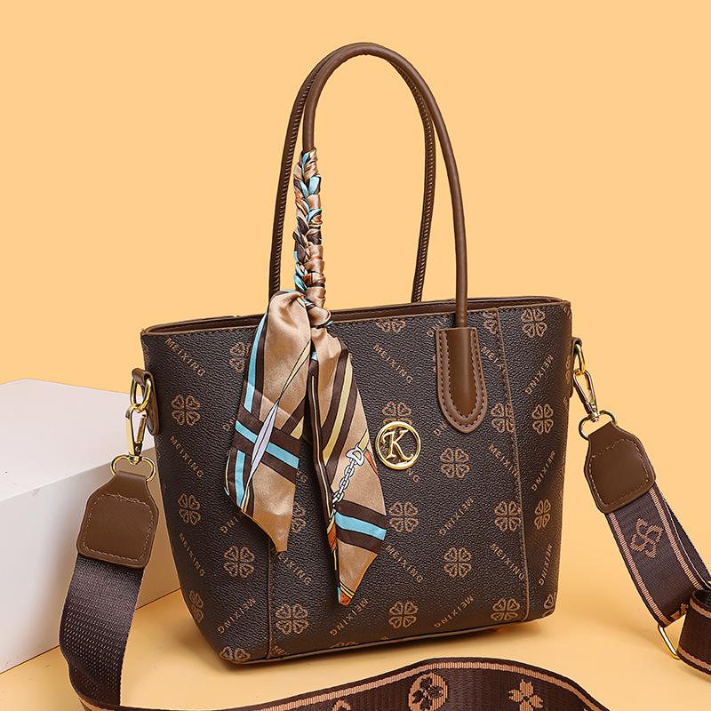 

Premium printed bag women s autumn new trend texture messenger bag temperament commuter shoulder bag