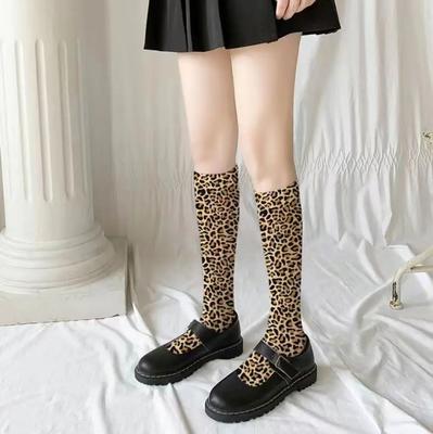 Șosete de vițel cu imprimeu leopard Ciorapi de mătase imprimați șosete cu tub mijlociu Personalitate de modă cu șosete cu imprimeu șarpe cu imprimeu leopard camuflă