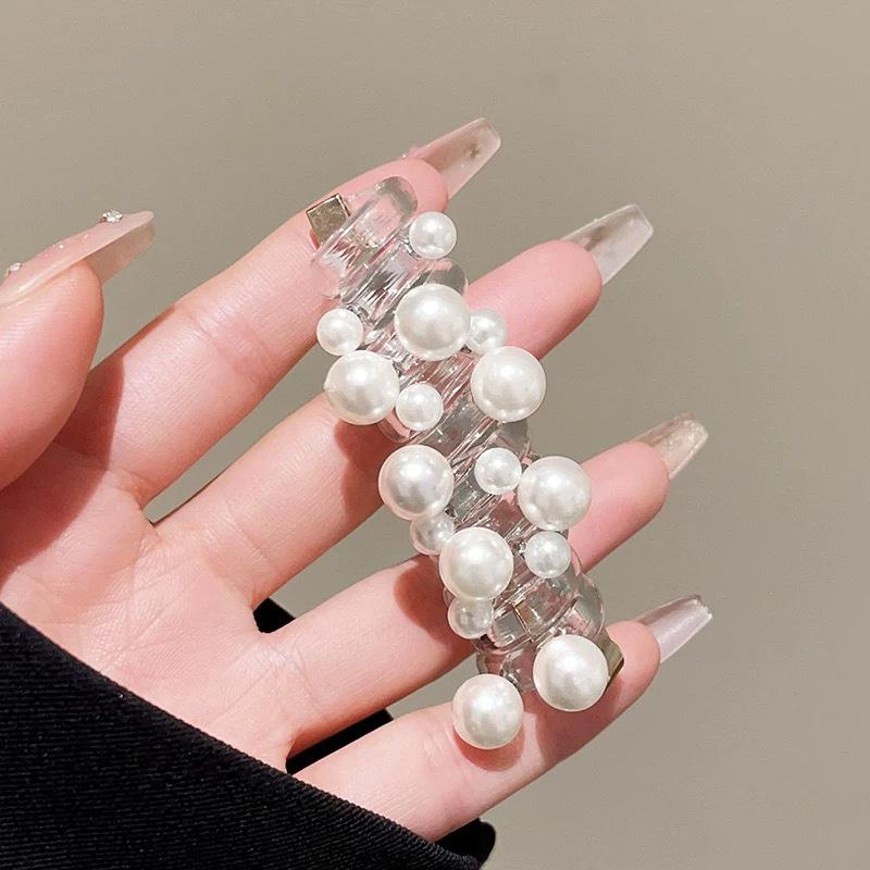 

Жемчужная резинка для волос: Аксессуар для высокого хвоста и косы-пузыря