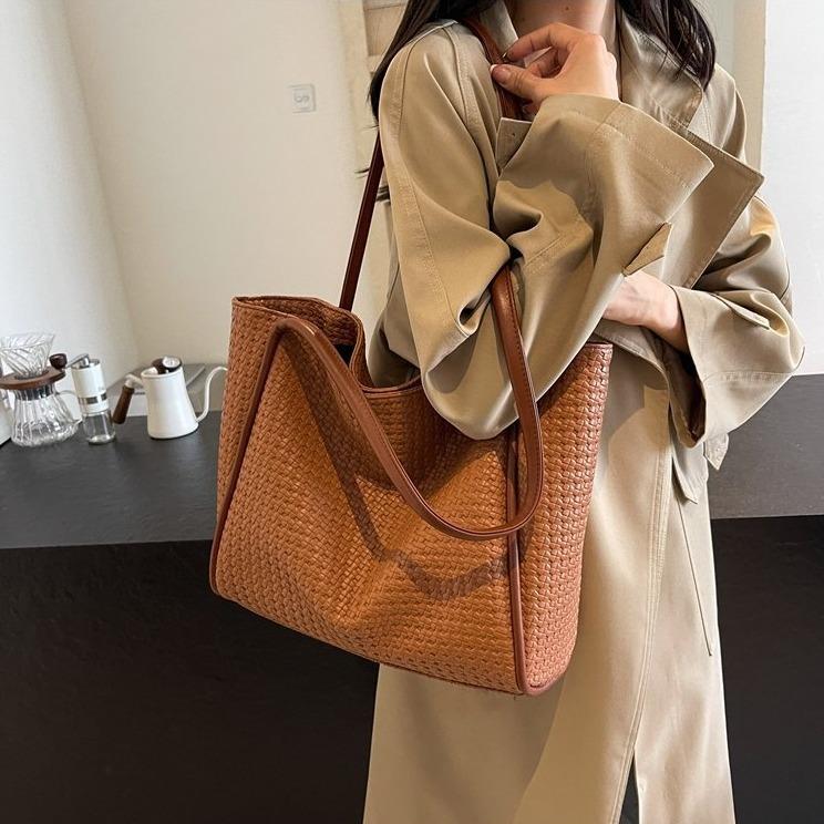 High Texture Bag Women'S Trend Line Retro Shoulder Bag Large Capacity Tote Bag Niche Commuter Women'S Bag