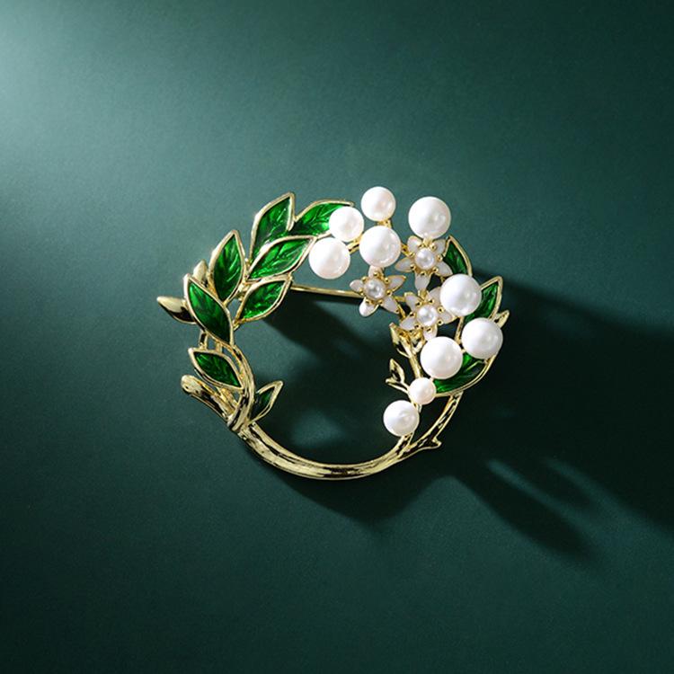 

Персонализированная ретро-брошь «Гардения», жемчужная брошь высокого класса для женщин, элегантность, темперамент, маленькая булавка в виде свежего растения с ювелирными изделиями