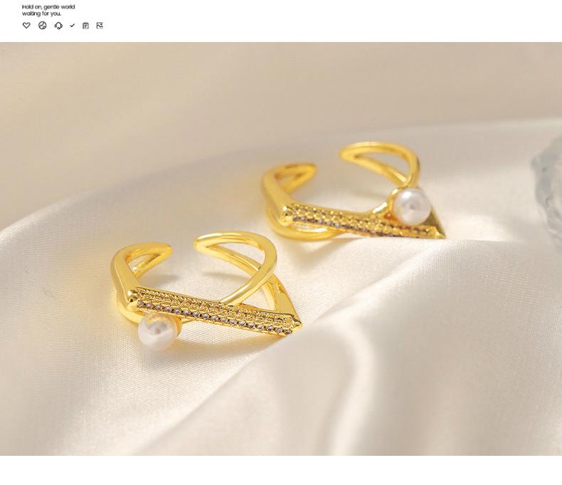 European & American Luxury Women's Ring with Zircon, Pearl, and Gold-Plated Copper Design.