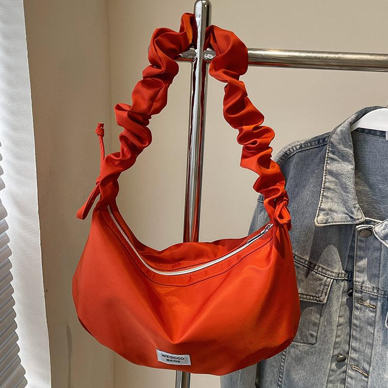 

Solid color lightweight pleated niche tote bag fashionable versatile commuter large capacity shoulder bag messenger bag women