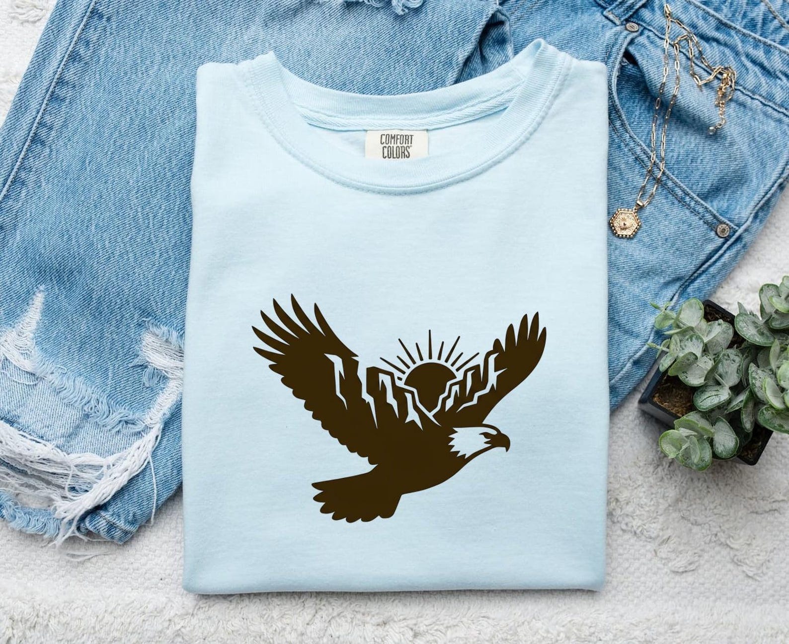 Eagle Shape Shirt Animals Wilderness Gift Women Basic Tee Bird T-Shirt Wildlife Enthusiast Simple Tshirt Outdoor Graphic Classic Peak Tshirt L