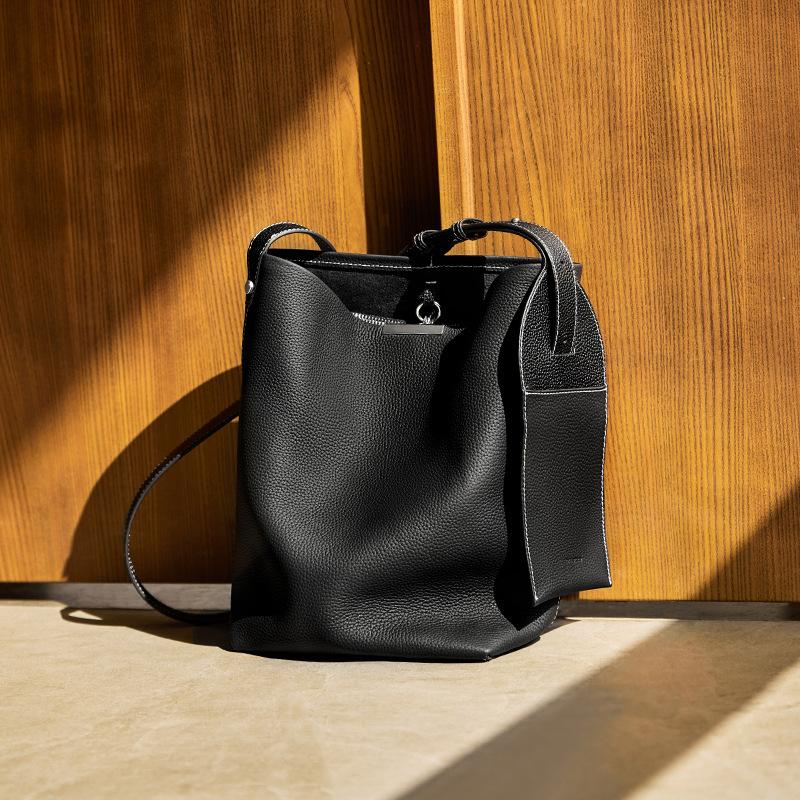 

Autumn Winter New Bucket Bag 2025 Fashion Top Layer Genuine Leather Bag Niche Design Large Capacity Crossbody Bag Commuter Bag Long26CM、Thick12CM、Hi