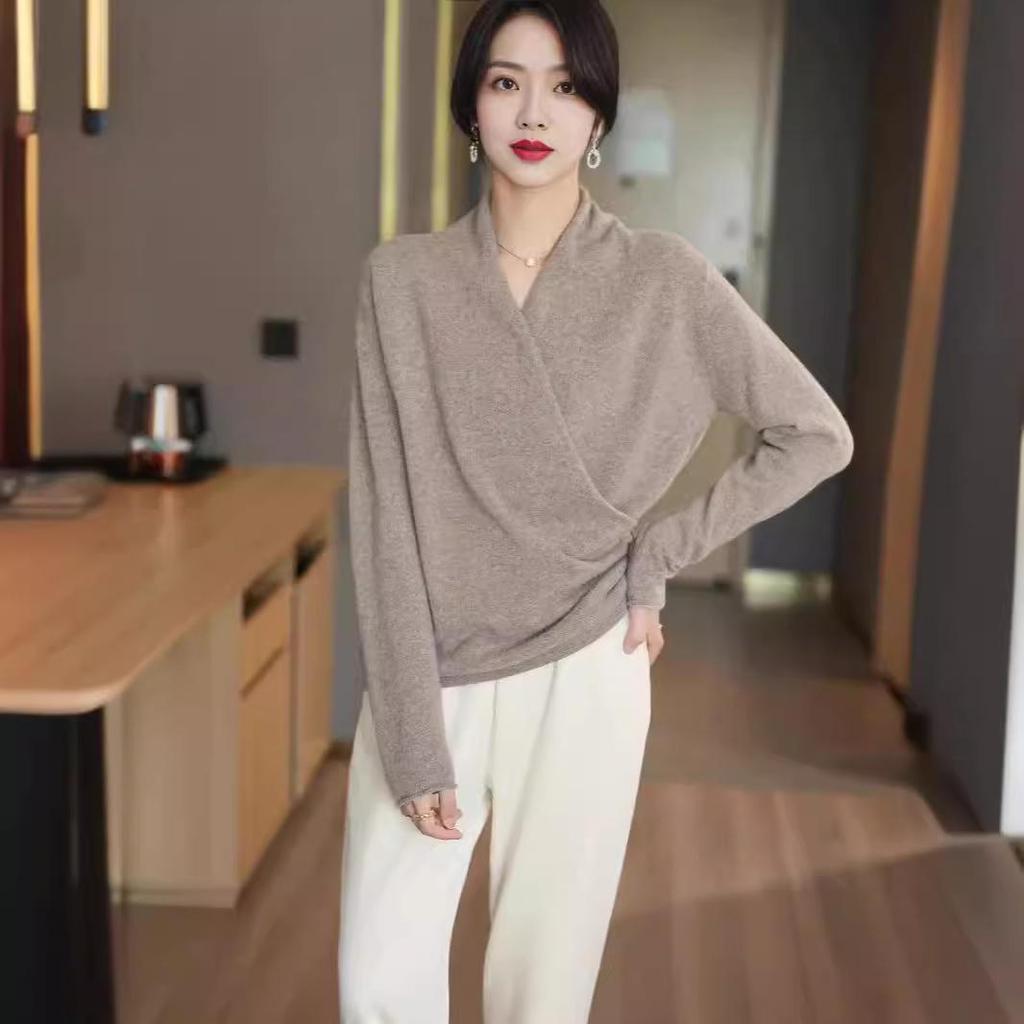 Chic Wool Knit V-Neck Cardigan: Casual, Loose Fit, Slimming, Long Sleeve Sweater for Women (Autumn/Winter)