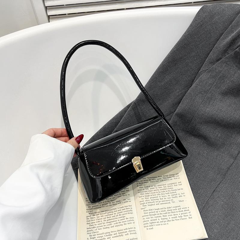 

Глянцевая маслянистая кожа ретро сумка-мессенджер под мышкой женская корейская версия новая популярная повседневная личность универсальный дизайн сумка через плечо чёрный