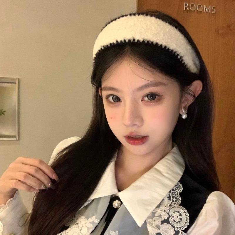 Autumn and Winter Plush Wide-brimmed Hair Band with A High and Elegant Headband On The Top of The Head