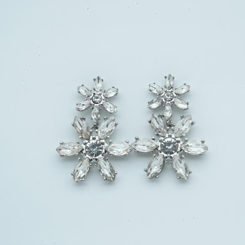 High-End Crystal Flower Stud Earrings: Elegant, Luxurious, Versatile for Any Occasion