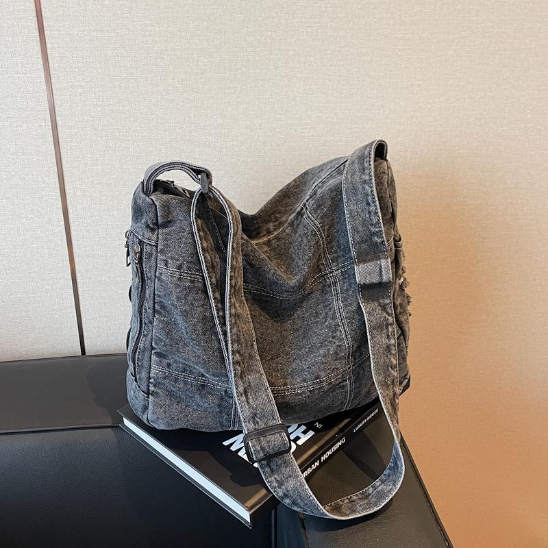 

Denim bag women s new fashionable large-capacity commuter shoulder bag college student class tote bag чорний