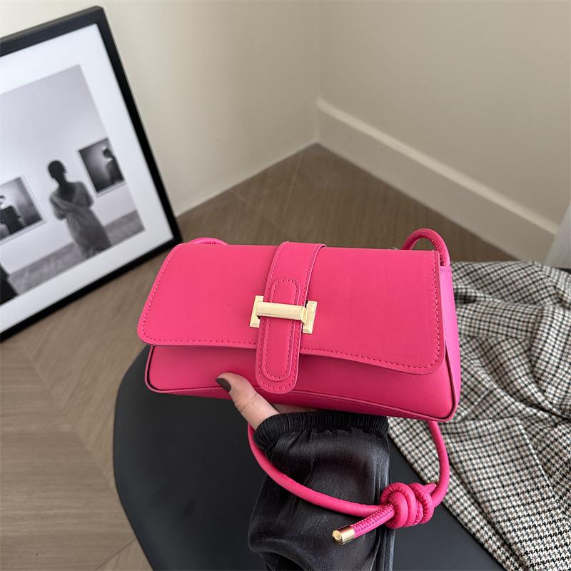 Vår och Höst Ny Trendig Mångsidig Mode Liten Fyrkantig Väska Enkel Casual Nisch Enaxlad Crossbody-väska