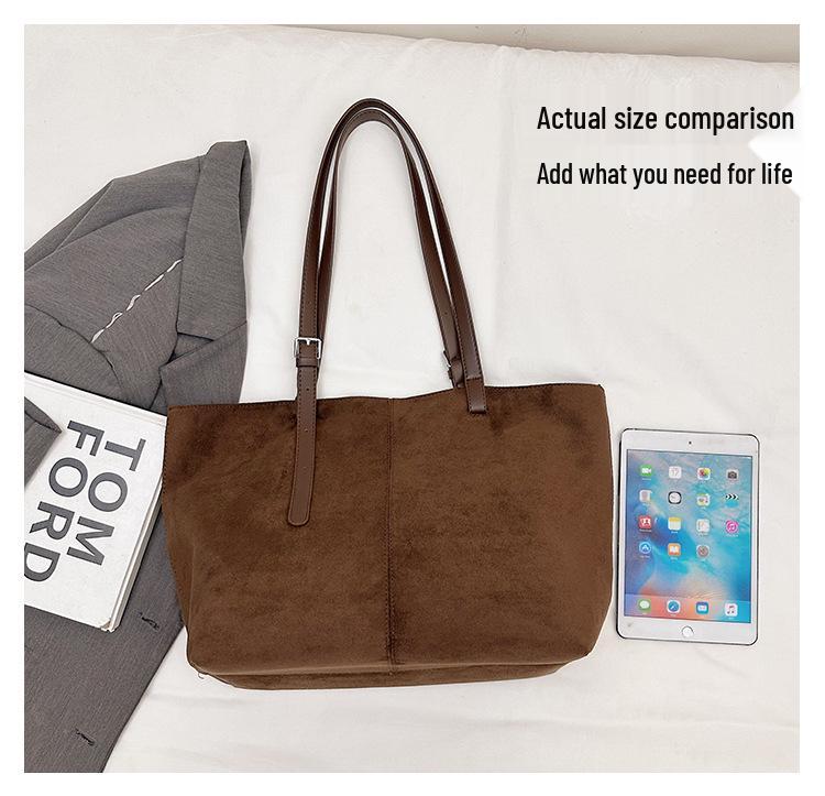Korean-Style Trendy Mylar Women's Tote: Large Capacity, Versatile Commuter Shoulder Bag for Autumn/Winter