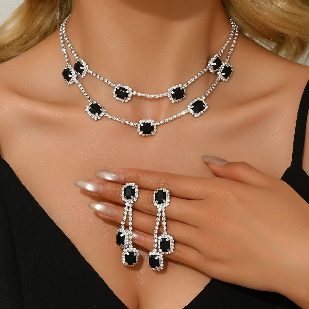 

Lightweight Square Layered Choker Necklace and Earrings Set for Women , Korean Fashion Two - Layer Adjustable Chain Jewe чёрный