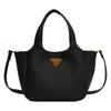 Autumn and Winter Retro Portable Tote Bag Women's 2025 New Bag High Value Versatile Niche Design Shoulder Messenger Bag