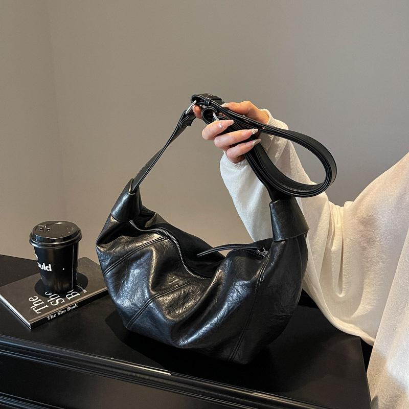 Retro väska med stor kapacitet dam ny mångsidig avslappnad axelbudväska lat vind dumplingväska