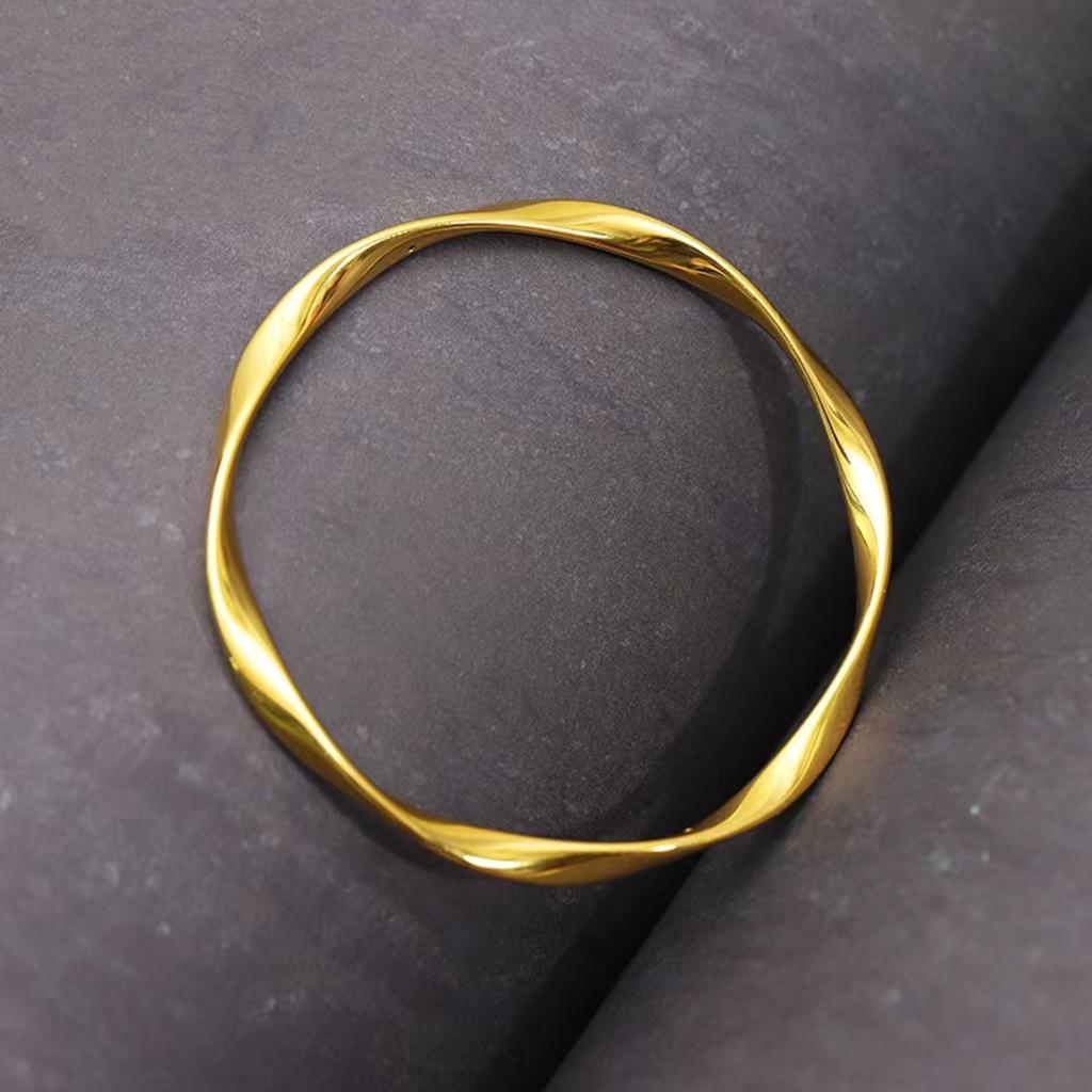 Vietnamese Sand Gold Mobius Endless Love Bracelet - Women's Closed Brass Gold-Plated Design