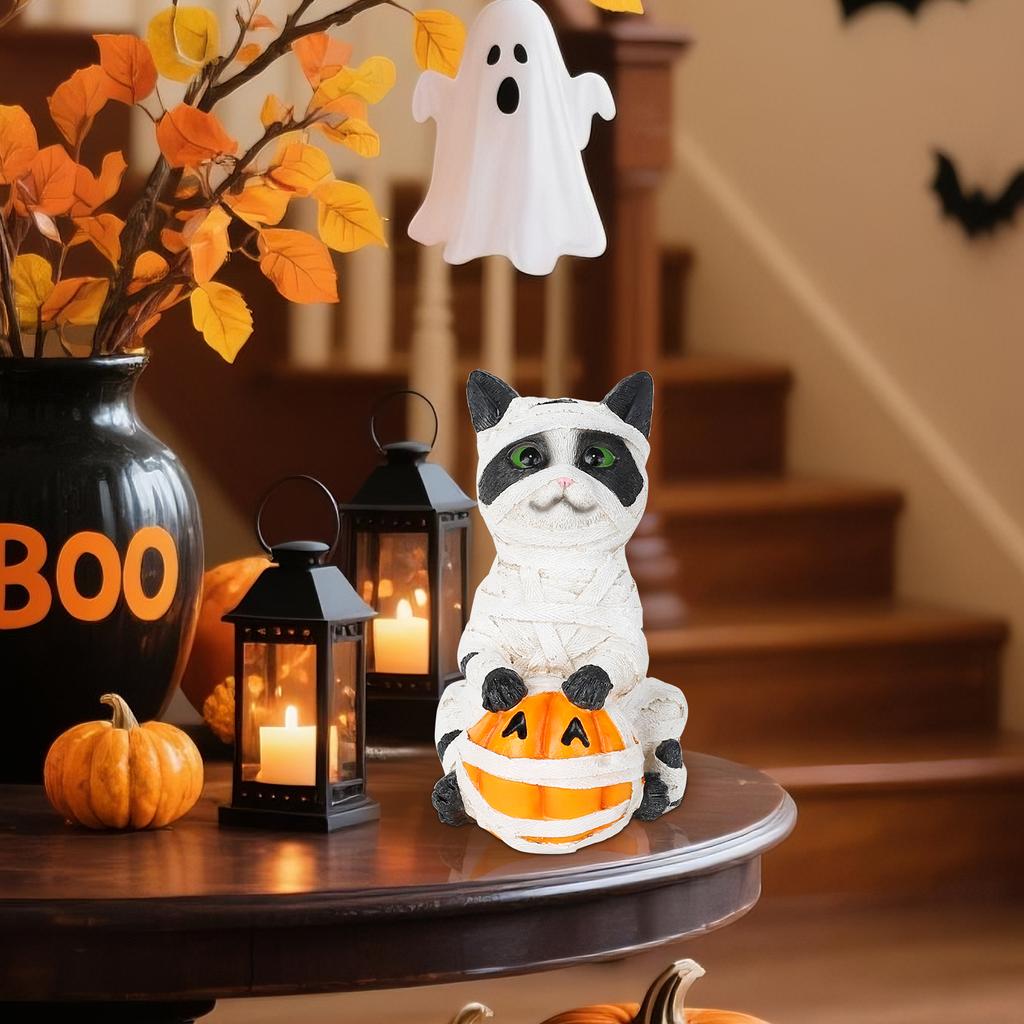 Resin Spooky Mummy Cat Figurine Halloween Decor Holding Pumpkin Sculpture Indoor Home Table Bookshelf Ornament Holiday Display