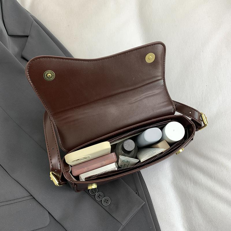 Flip Magnetic Buckle Shoulder Crossbody Bag for Work and Commuting, Fashiable and Simple Armpit Small Square Bag, Portable Acc