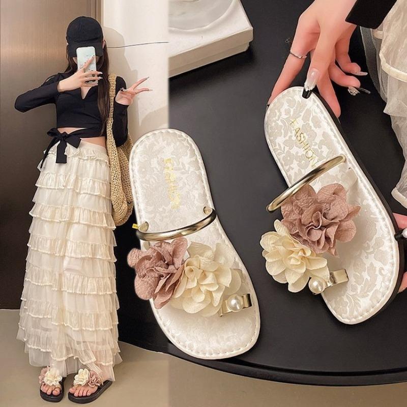 The New Style of Shoes, Fashionable and Durable Flip-flops, Are Perfect for Women's Home Use