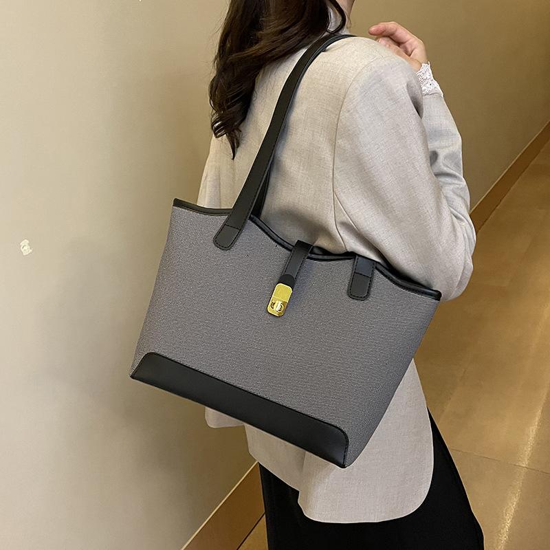 

Экспортная сумка-тоут женская большой вместимости 2025 новая универсальная наплечная сумка популярная ручная сумка для通勤 в этом году 29*11*23 чёрный