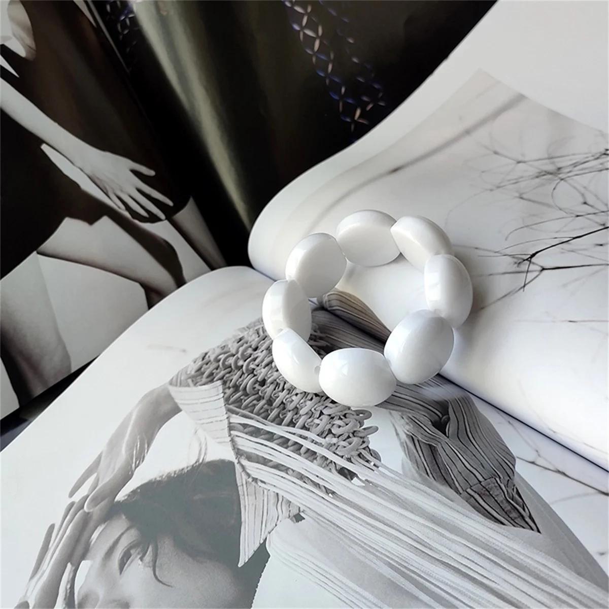 Retro Oval Acrylic Europe America Elastic Bangles Women Unique Design Bracelets Light Luxury Party Jewelry Trend Trend Bangle 60-65mm