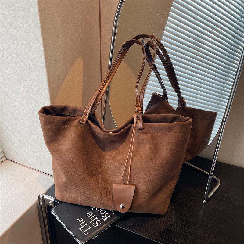 Large Capacity Casual Dark Suede Tote - Versatile Autumn/Winter Commute Shoulder Bag