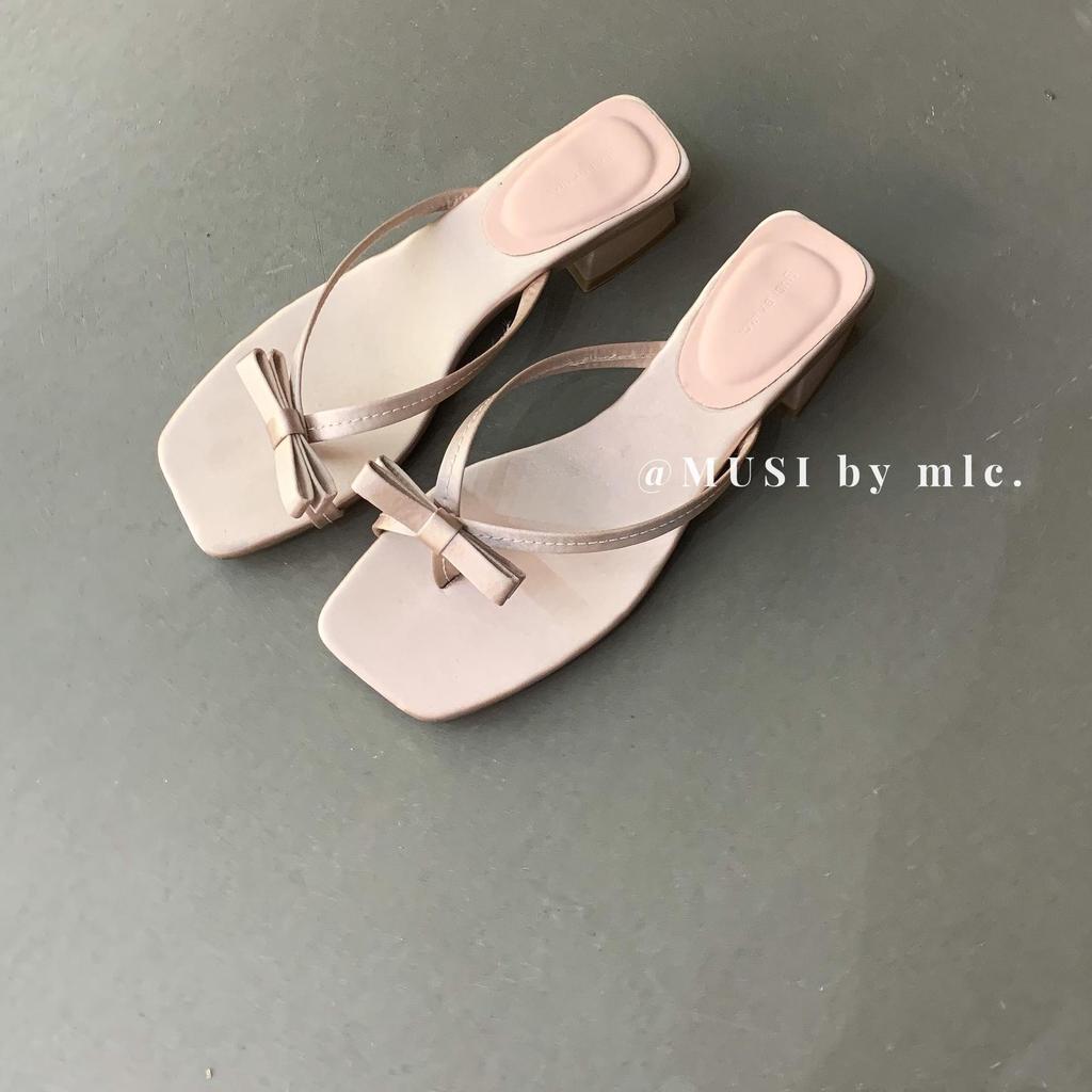 Korean slippers, new niche in the summer of 2024, sweet temperament, elegant strap, low-heeled commuter sandals