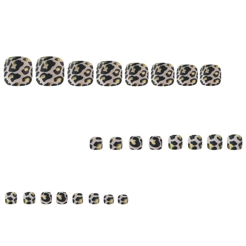 Gold-embellished Leopard Print Toenail Tips Are Waterproof and Long-lasting, Fashionable Nail Decoration, and Easily Create A High-end Manicure Look.